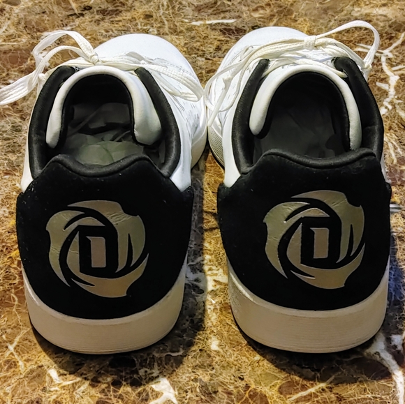 Adidas Derrick Rose Low Top Sneakers - Picture 4 of 10